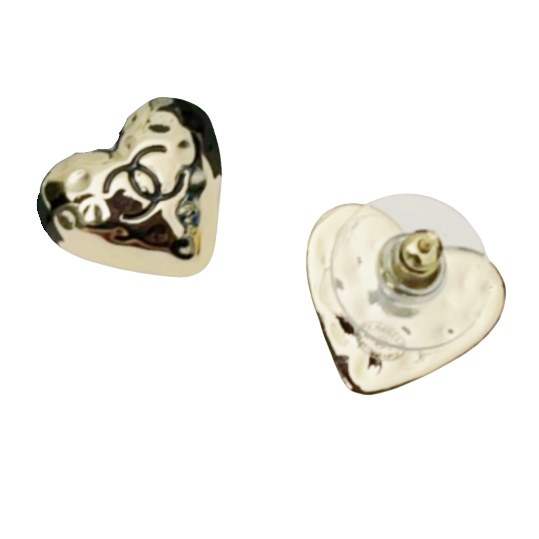 CCE198 Metal Gold heart with CC logo stud earring - ccjewelryacc