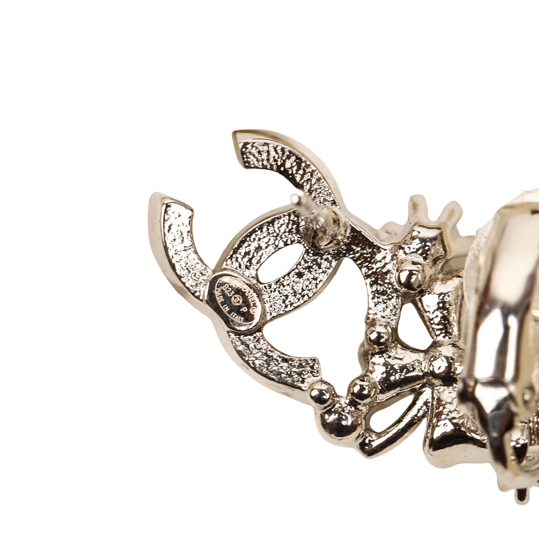 CCE837 Full crystal Four-leaf flower No 5 CC Logo stud earring clip - ccjewelryacc