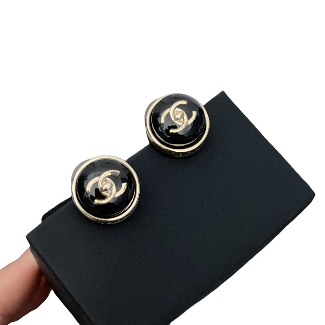 CCE185 Metal acrylic with CC stud earrings - ccjewelryacc