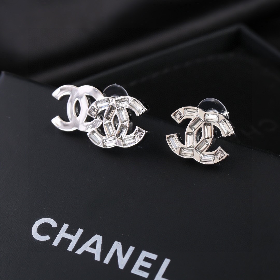 CCE277 Asymmetric crystal CC Stud earrings - ccjewelryacc