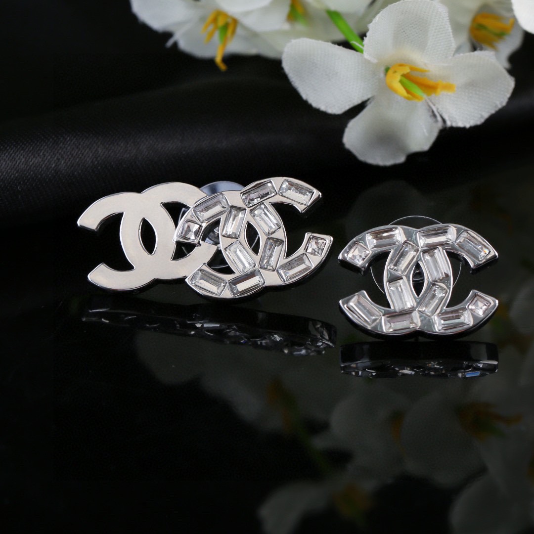 CCE277 Asymmetric crystal CC Stud earrings - ccjewelryacc