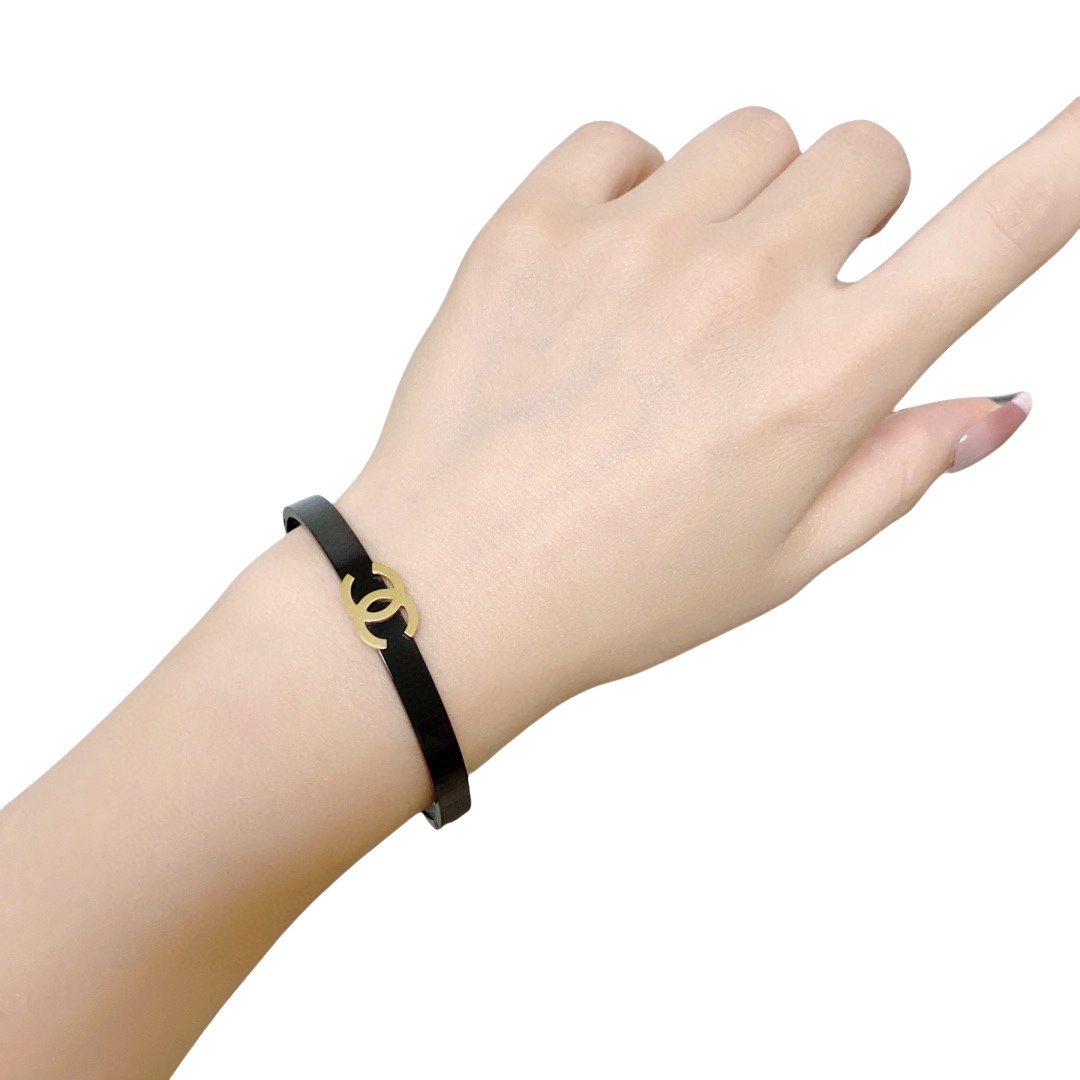 CCS140 Metal Black and gold cc logo bangle bracelet - ccjewelryacc