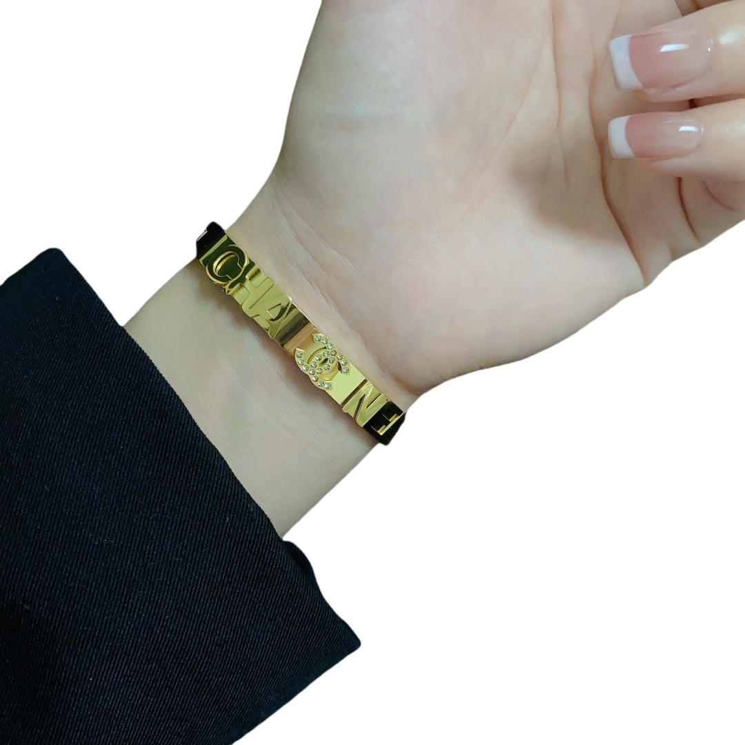 CCS133 Metal diamond CC cuff bracelet - ccjewelryacc