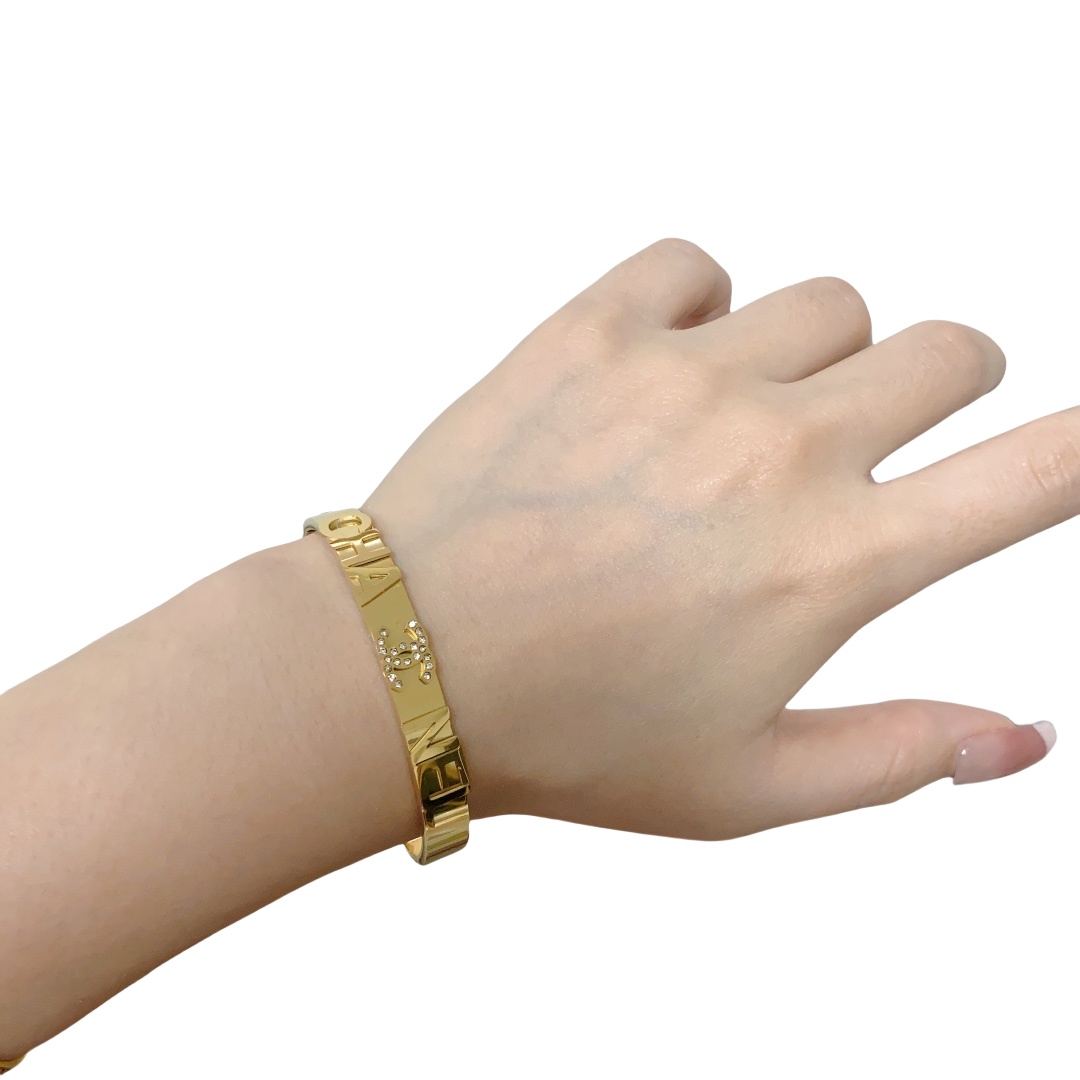 CCS133 Metal diamond CC cuff bracelet - ccjewelryacc