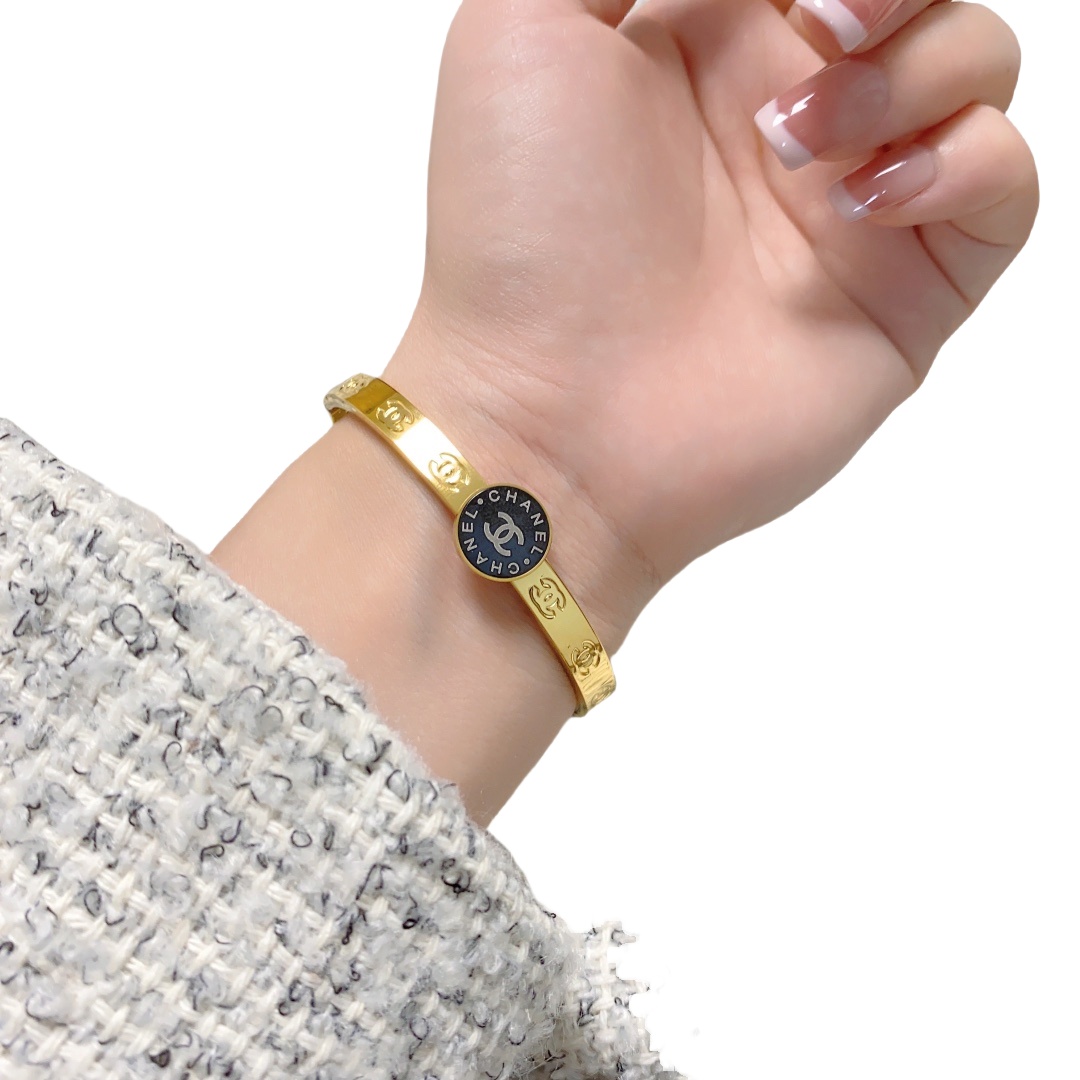 CCS170 Metal cc logo bangle bracelet - ccjewelryacc