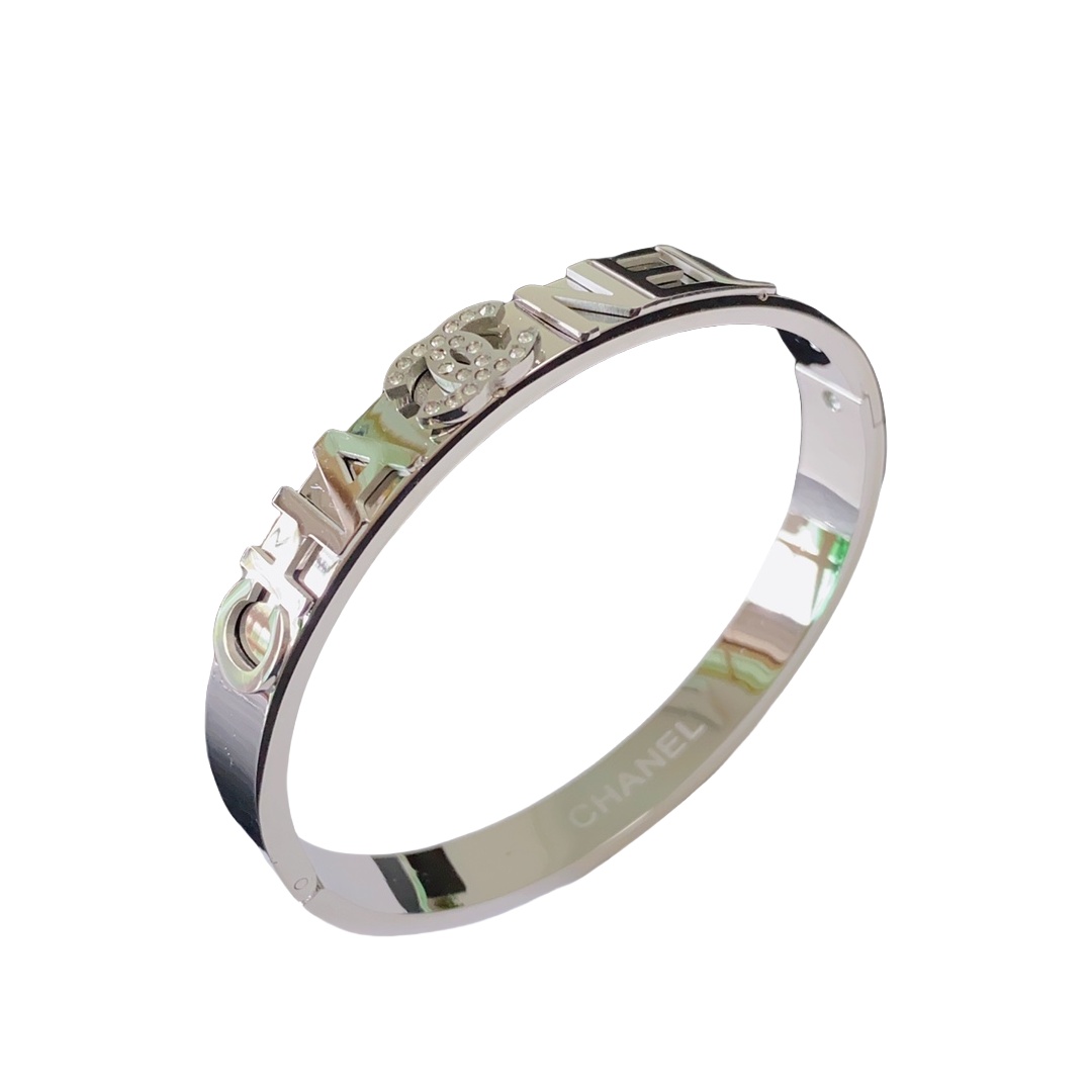 CCS133 Metal diamond CC cuff bracelet - ccjewelryacc