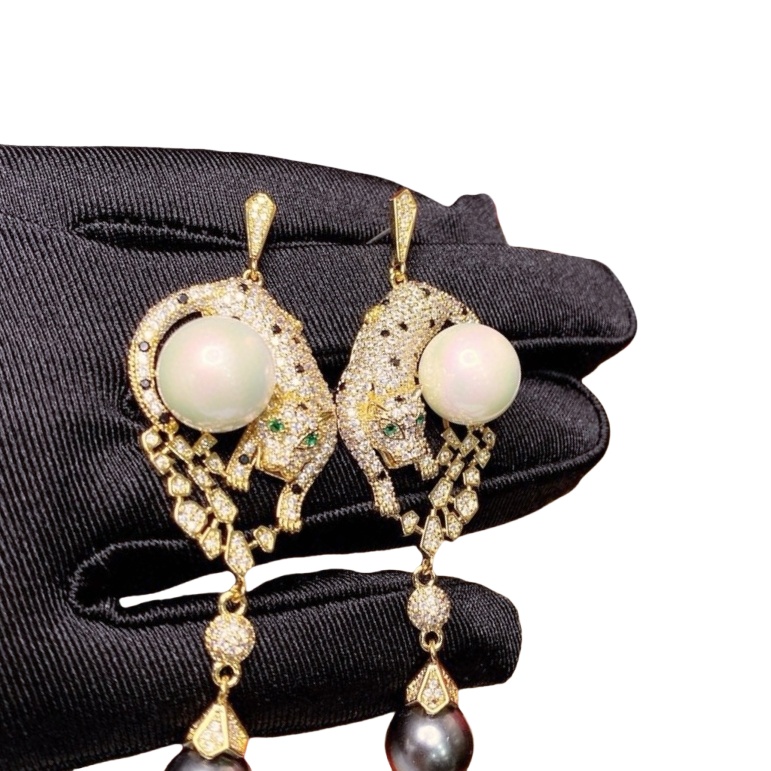 CTEV007 18K Gold Panther with black pearl drop earrings - ccjewelryacc
