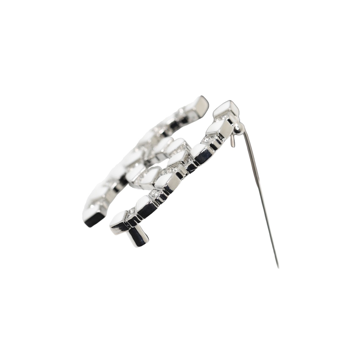 BCB547 Chanel White gold crystal and enamel cc logo brooch pin - ccjewelryacc