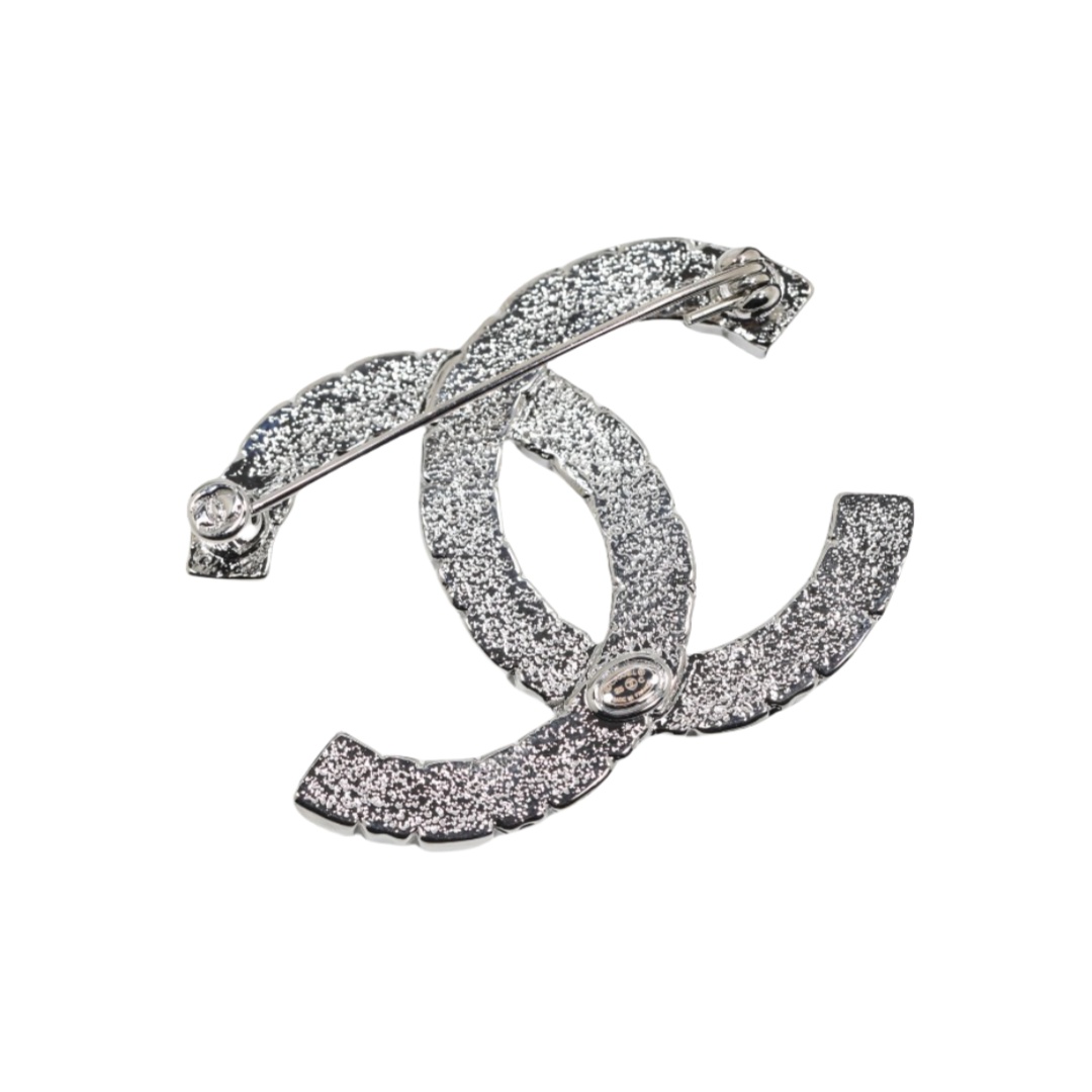 BCB547 Chanel White gold crystal and enamel cc logo brooch pin - ccjewelryacc