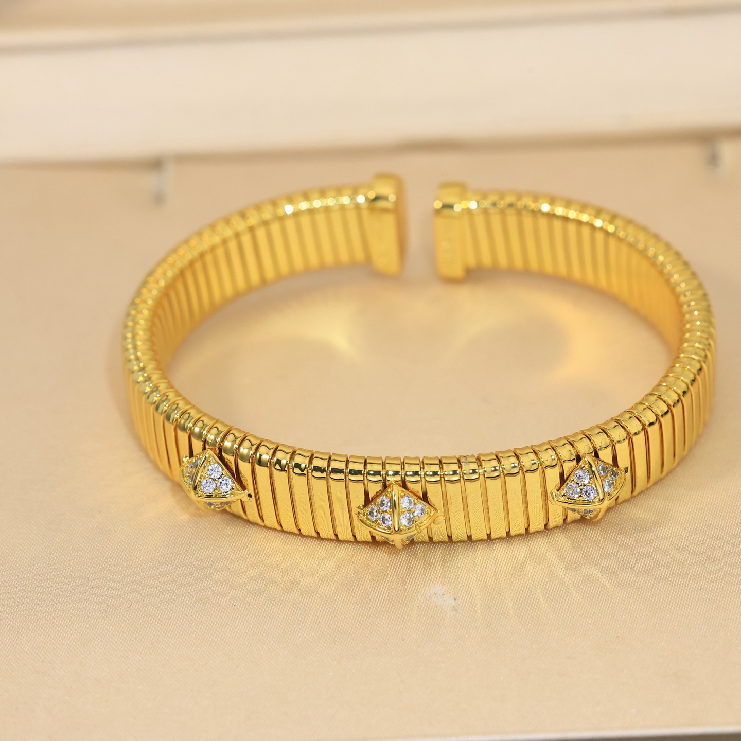 BGSV010 18K Gold flexible Tubogas bracelet - ccjewelryacc