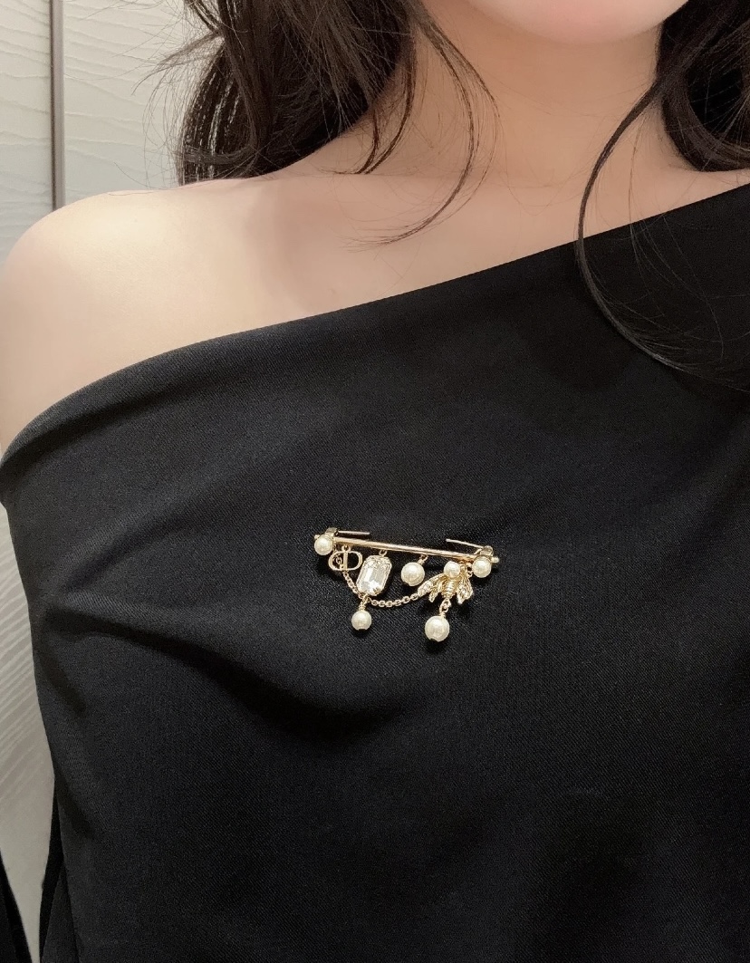 CDB049 Dior bee pearl cd charms brooch pin - ccjewelryacc