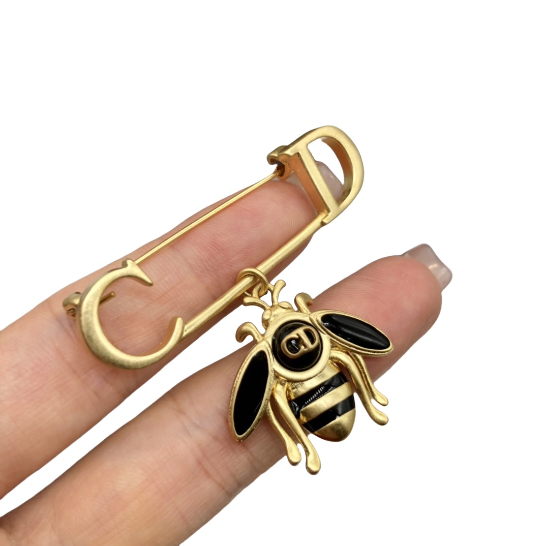 CDB075 dior bee safety pin - ccjewelryacc