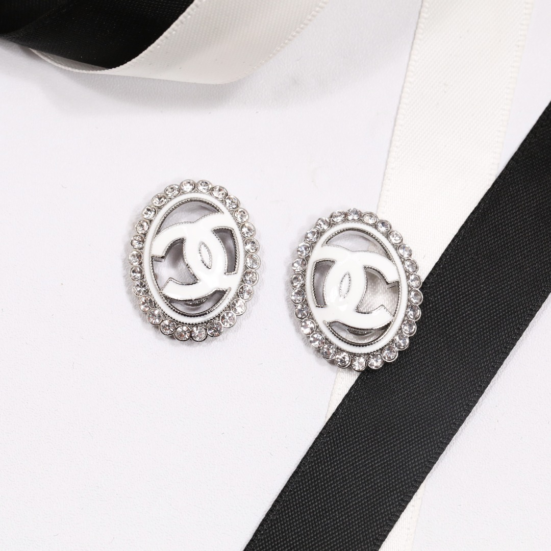 CCE216 White Gold oval enamel with cc logo stud earring - ccjewelryacc