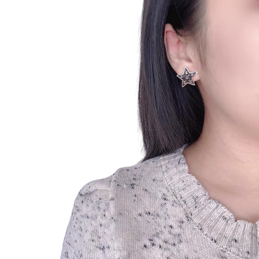 CCE250 24C star black enamel sparkle cc logo stud earrings - ccjewelryacc