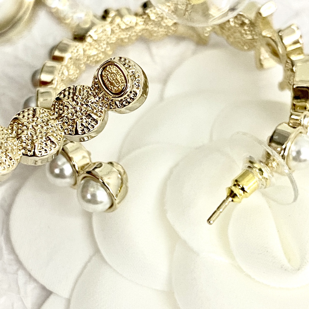 CCE230 Chanel 24 mother of pearl star hoop earrings for women - ccjewelryacc