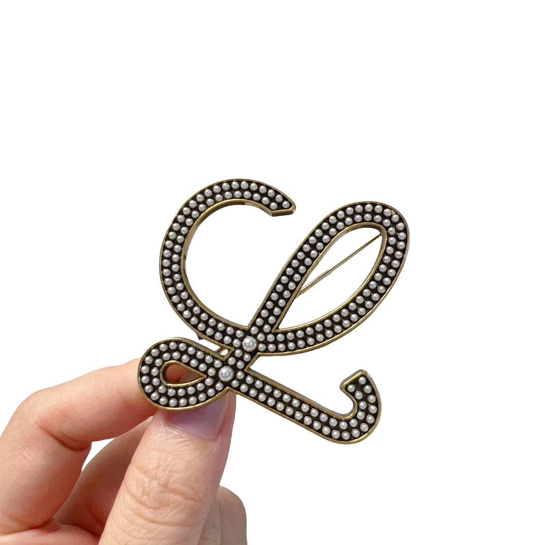 BLB002 Designer Pearl L letter brooch Pins - ccjewelryacc