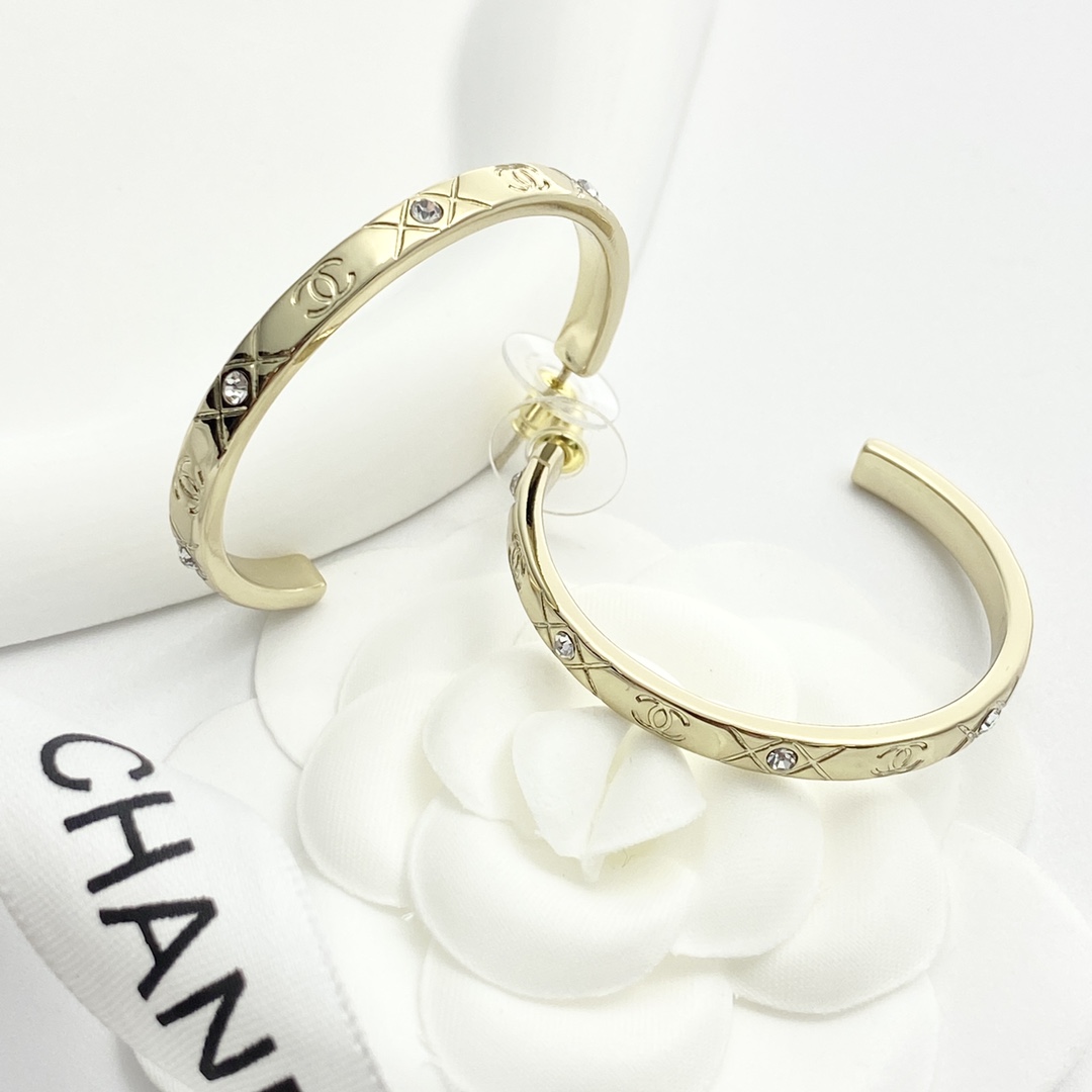 CCE256 Chanel Quilted Lining hoop earrings for women - ccjewelryacc