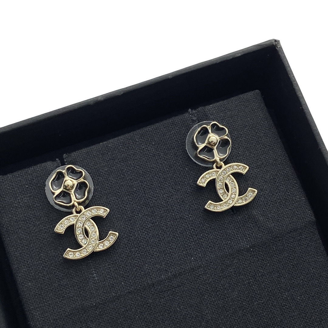CCE259 Chanel 25P black enamel Four leaf clover crystal cc logo earrings - ccjewelryacc