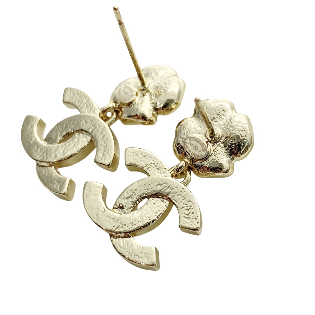 CCE259 Chanel 25P black enamel Four leaf clover crystal cc logo earrings - ccjewelryacc