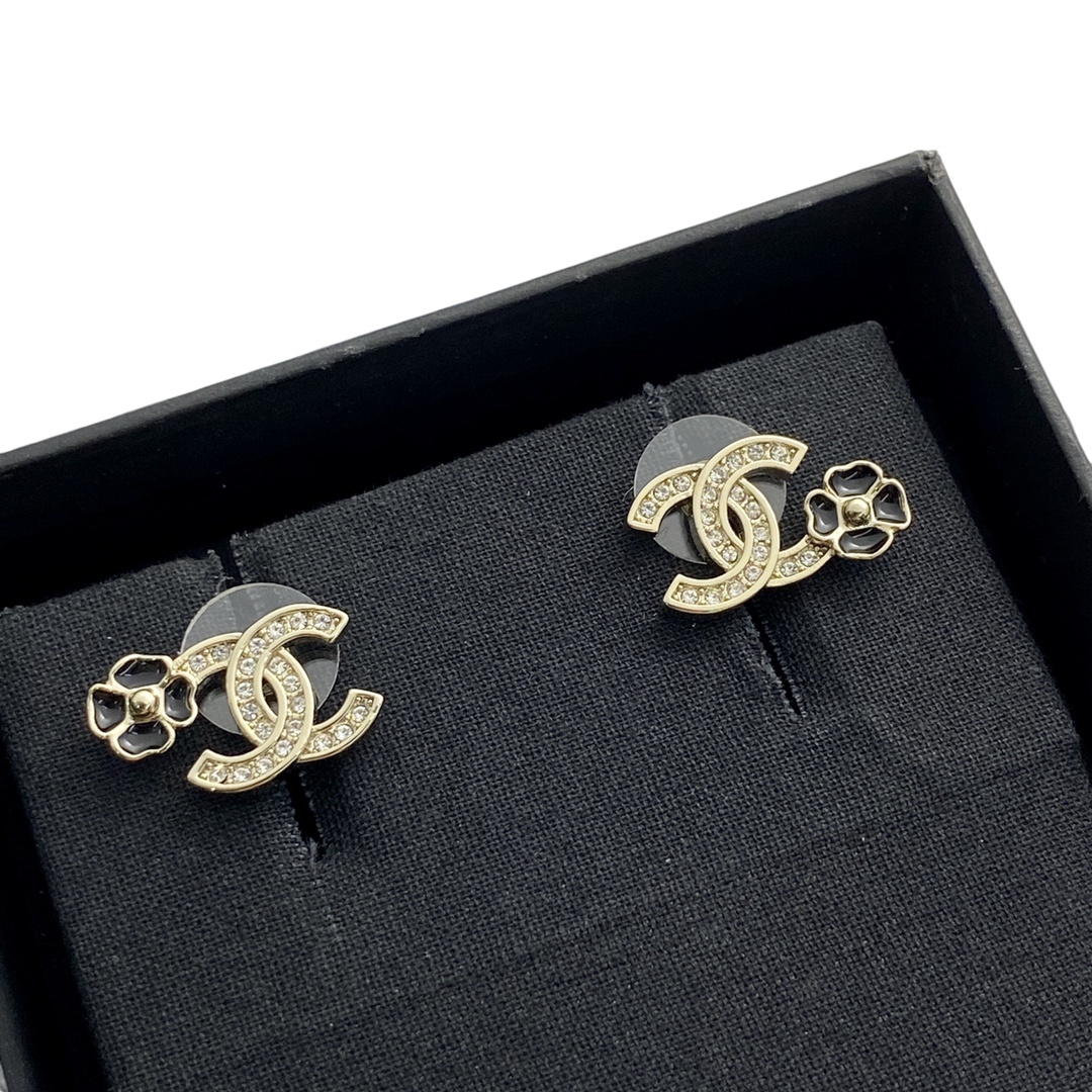 CCE259 Chanel 25P black enamel Four leaf clover crystal cc logo earrings - ccjewelryacc