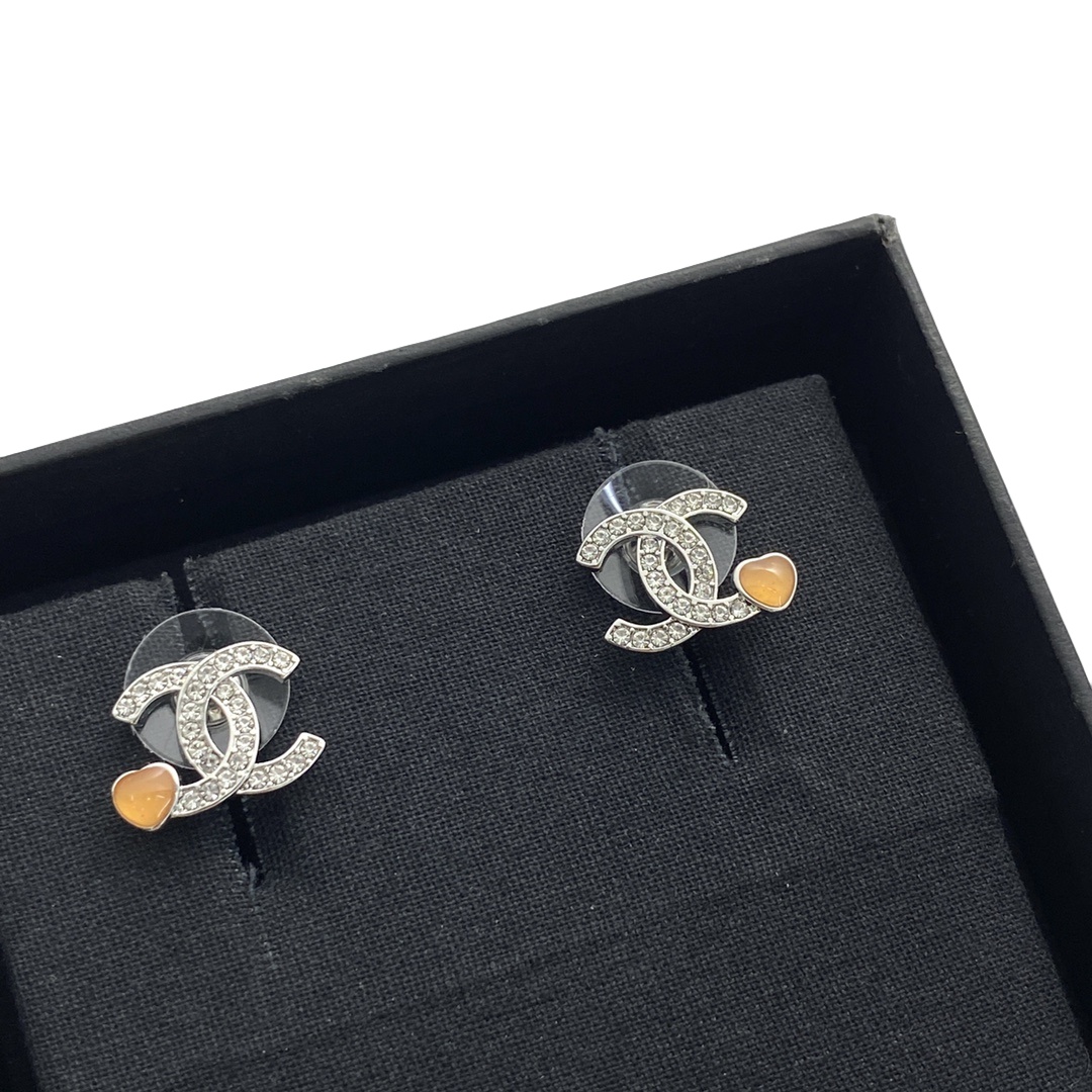 CCE258 Chanel 25P heart crystal cc stud earrings - ccjewelryacc