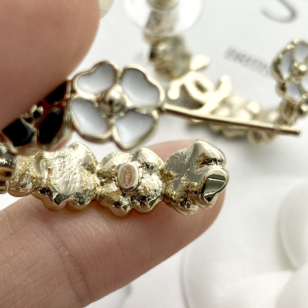 CCE259 Chanel 25P black enamel Four leaf clover crystal cc logo earrings - ccjewelryacc