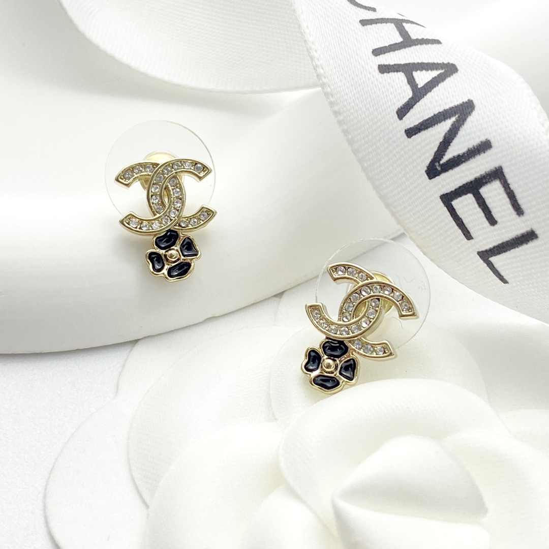 CCE259 Chanel 25P black enamel Four leaf clover crystal cc logo earrings - ccjewelryacc