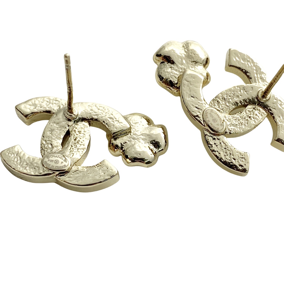 CCE259 Chanel 25P black enamel Four leaf clover crystal cc logo earrings - ccjewelryacc