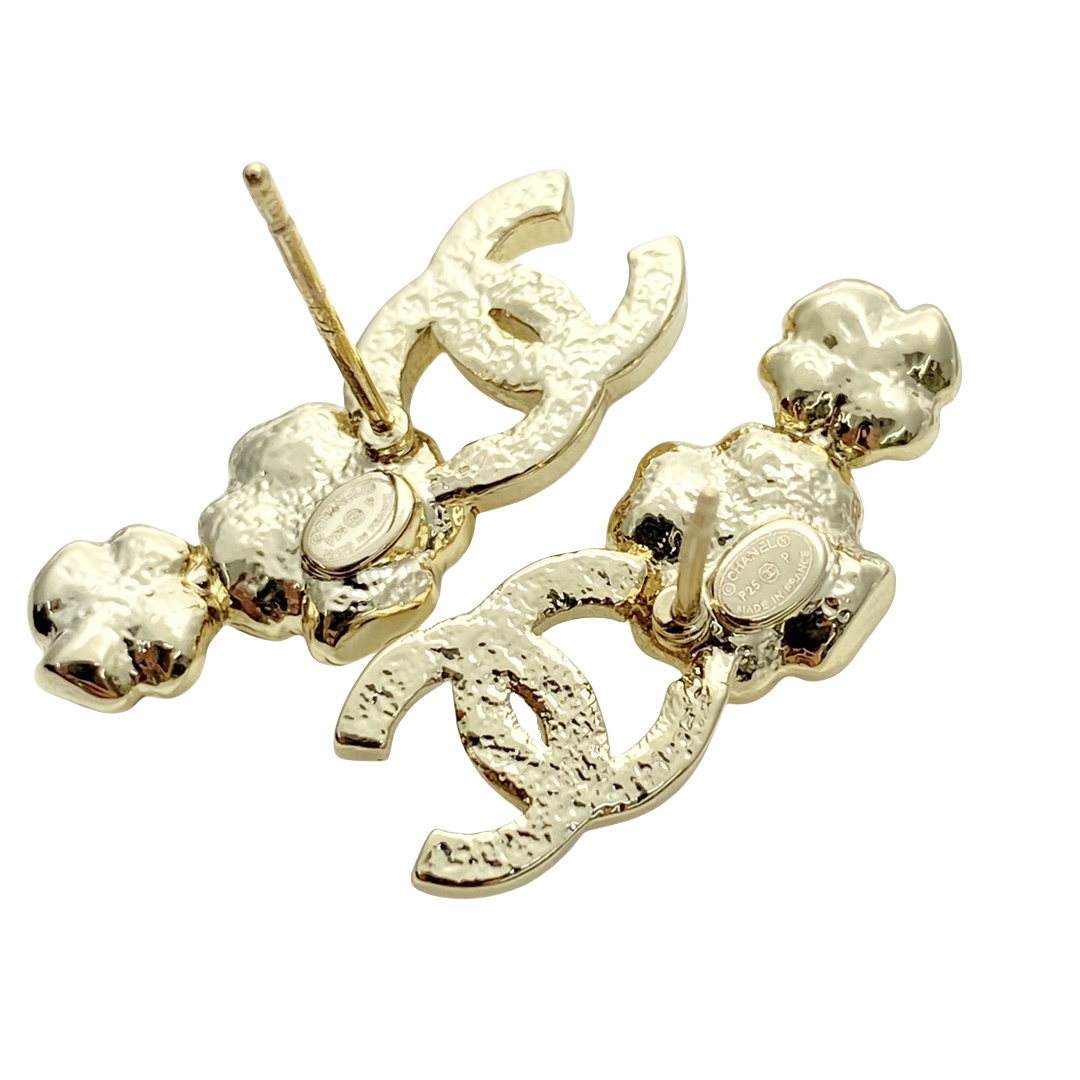 CCE259 Chanel 25P black enamel Four leaf clover crystal cc logo earrings - ccjewelryacc