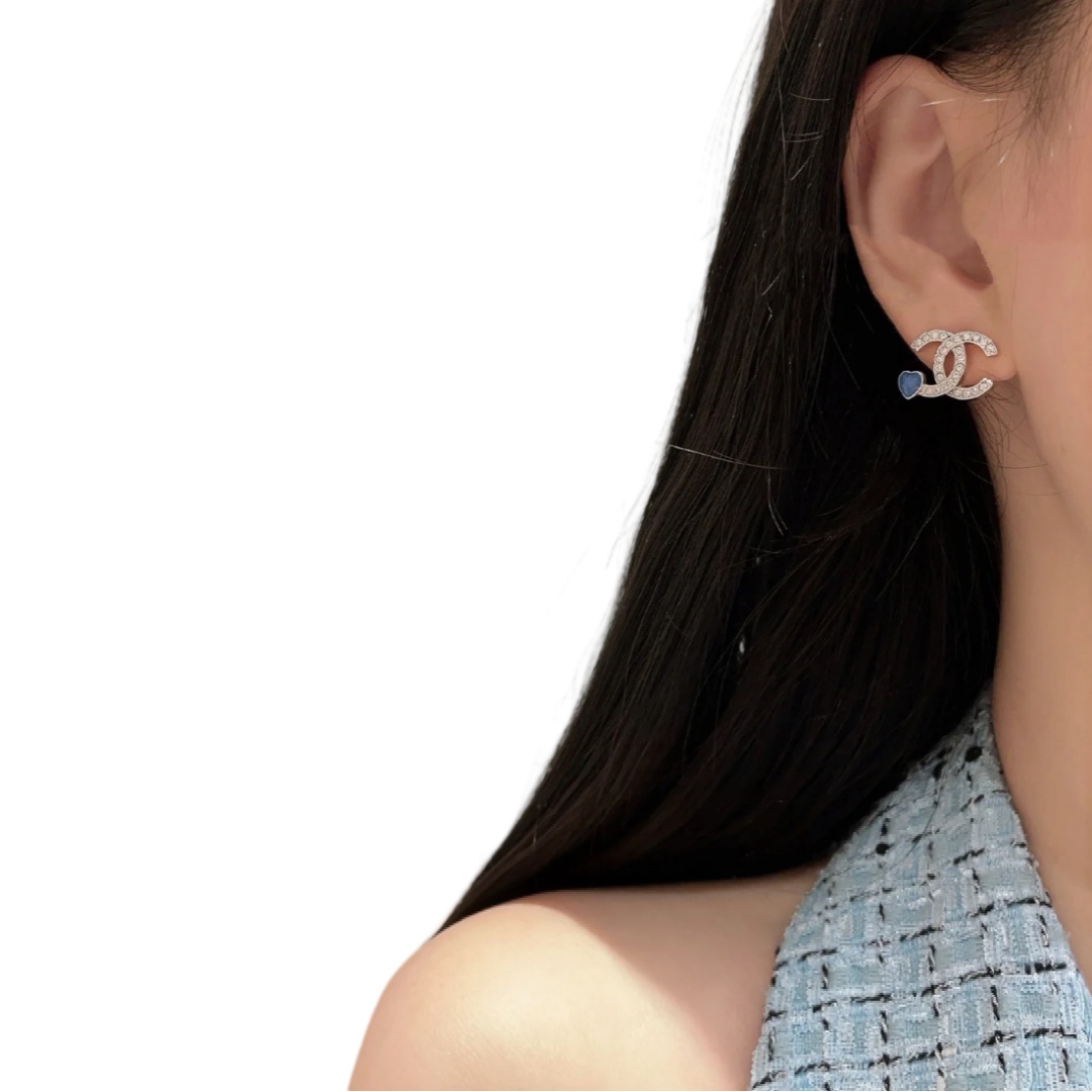 CCE258 Chanel 25P heart crystal cc stud earrings - ccjewelryacc