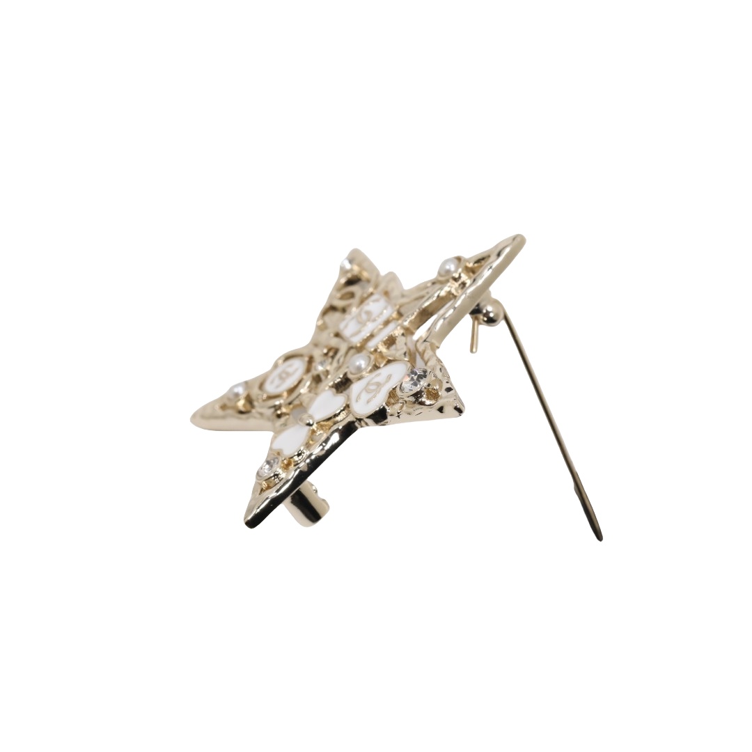 BCB558 Chanel Hollow enamel star brooch pin - ccjewelryacc