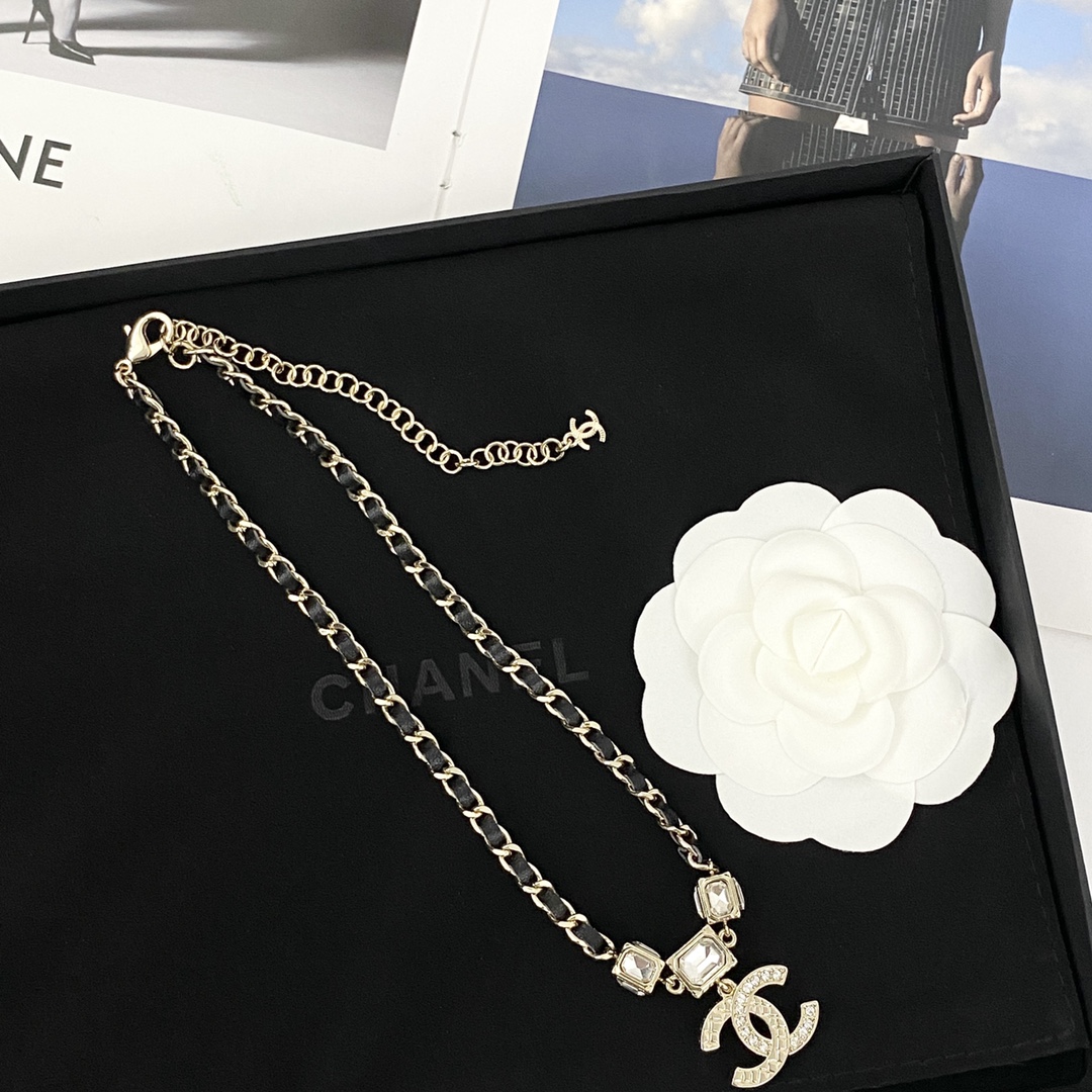 CCN205 Chanel Metal and leater chain cc logo pendant necklace - ccjewelryacc