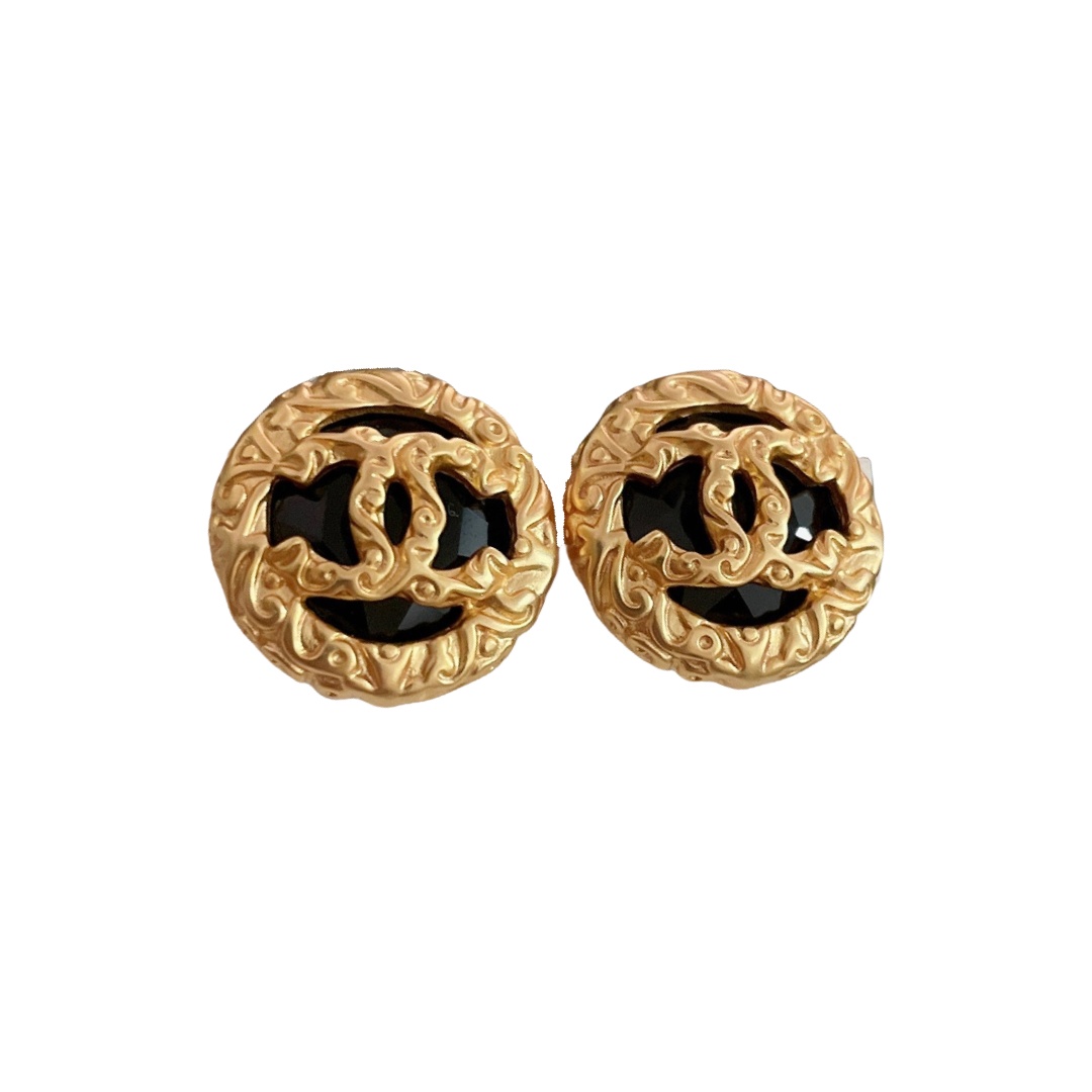 CCE308A Vintage lava embossment black gold round CC stud Earring - ccfashionjewelry
