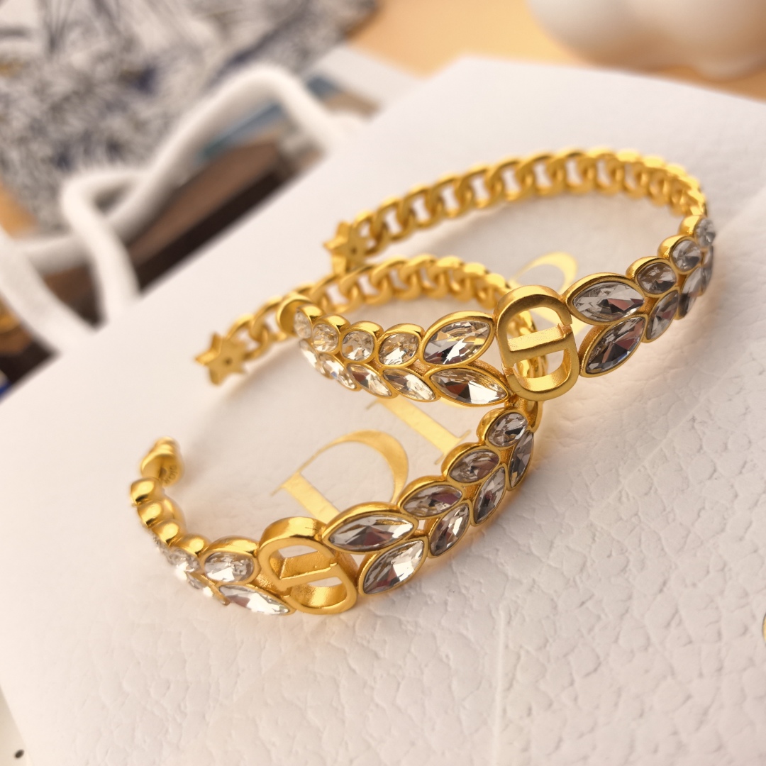 CDE175 30 Montaigne Prestige Hoop Earrings - ccjewelryacc