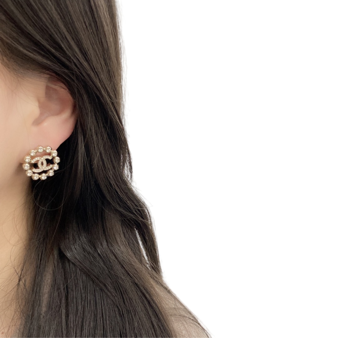 CCE274 Chanel 25P hollow crystal round cc stud earrings - ccjewelryacc