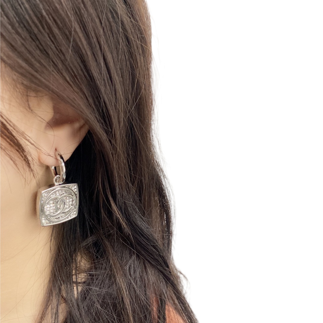 CCE147 White Gold plated crystal square stud earrings with cc logo - ccjewelryacc