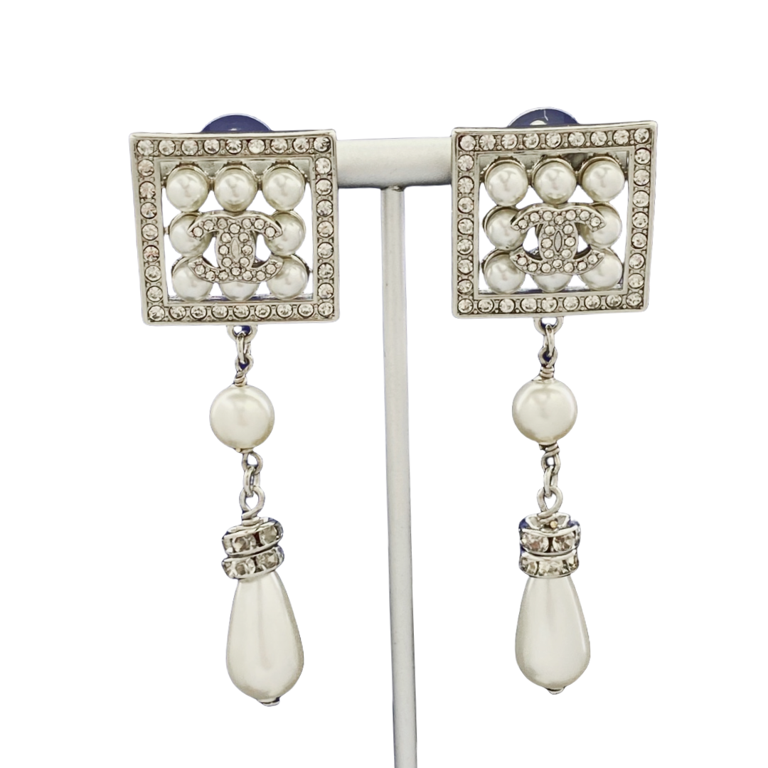 CCE698  Chanel 24 hollow square earrings - ccjewelryacc