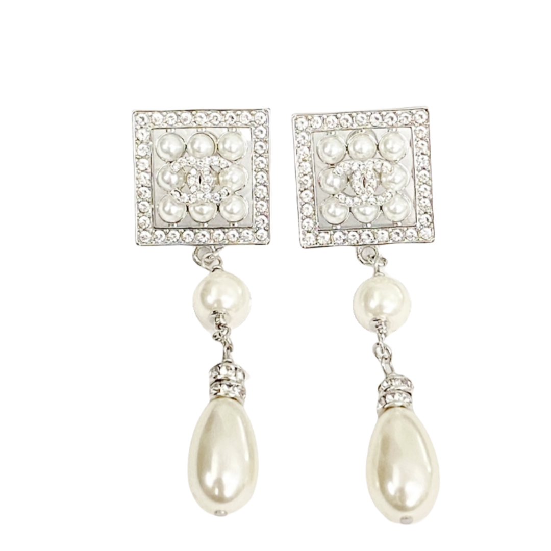 CCE698  Chanel 24 hollow square earrings - ccjewelryacc
