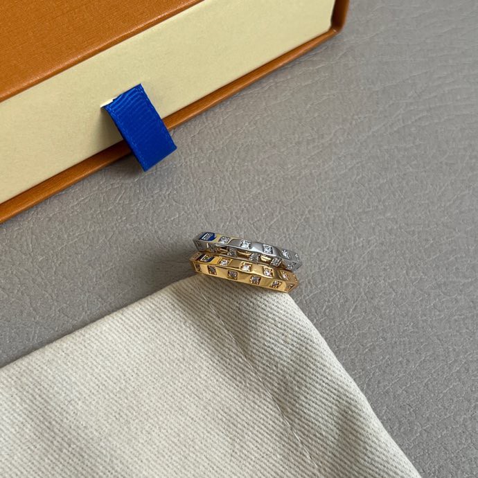 LVR012 Le Damier de Louis Vuitton Medium Ring, Yellow Gold and Diamonds - ccjewelryacc