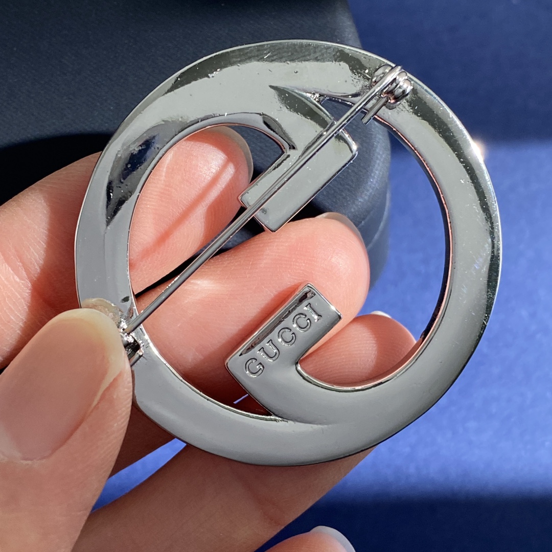 GGB003 Gucci interlocking g Brooch pin with crystal - ccjewelryacc