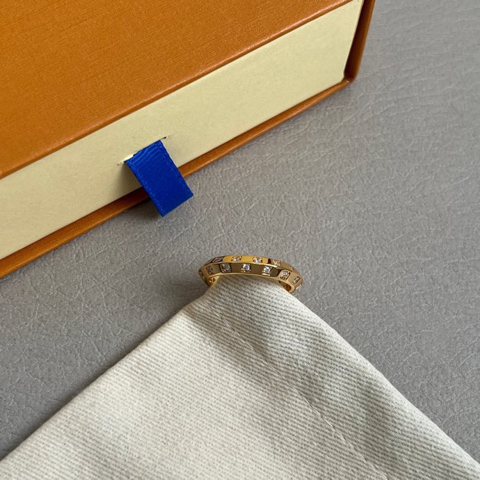 LVR012 Le Damier de Louis Vuitton Medium Ring, Yellow Gold and Diamonds - ccjewelryacc