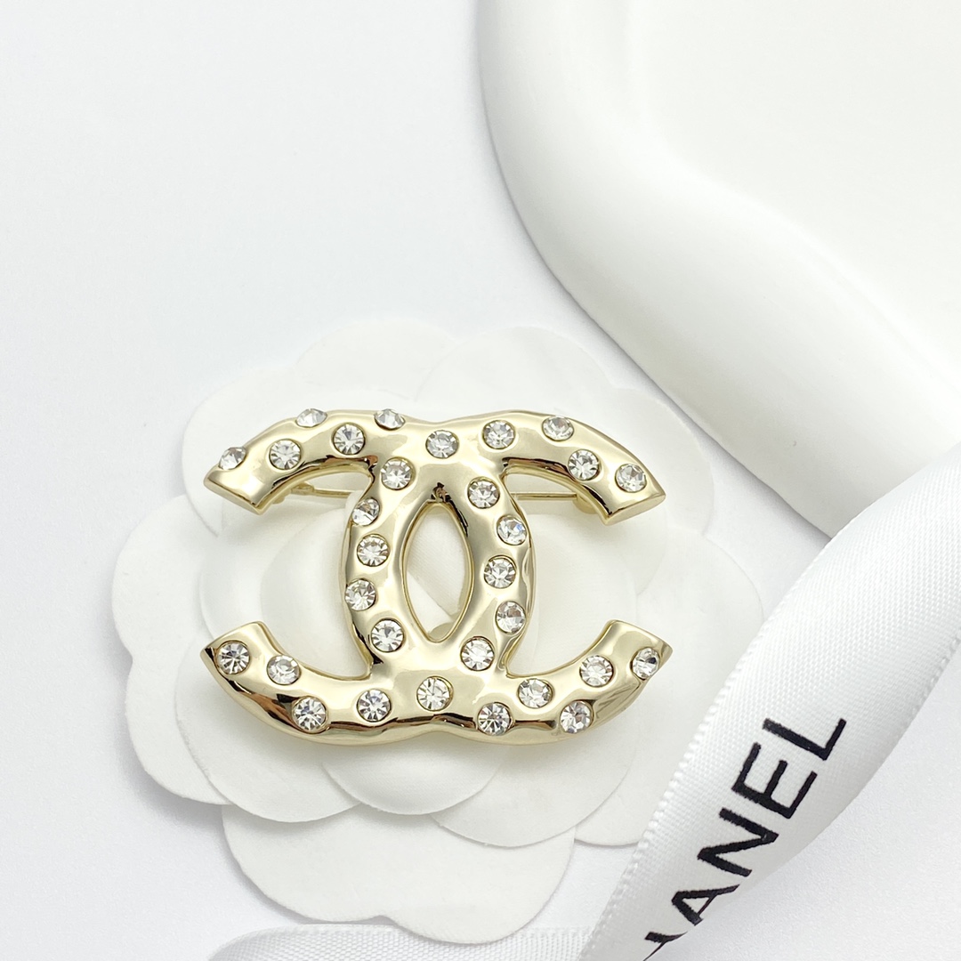 BCB440 24B rhinestone cc logo Brooch pin - ccjewelryacc
