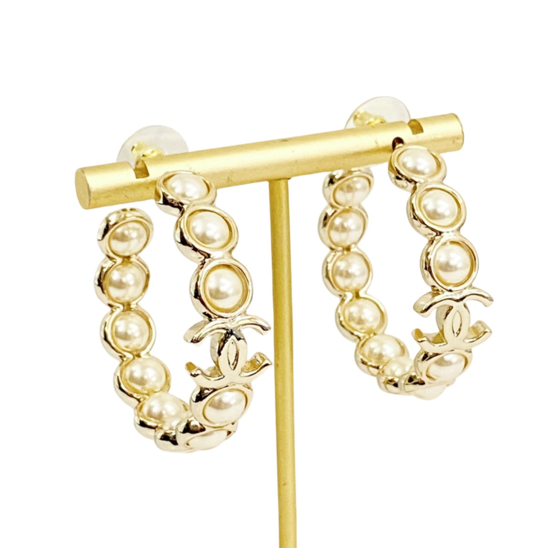 CCE868 Metal Resin pearls  cc logo Hoop earring - ccjewelryacc