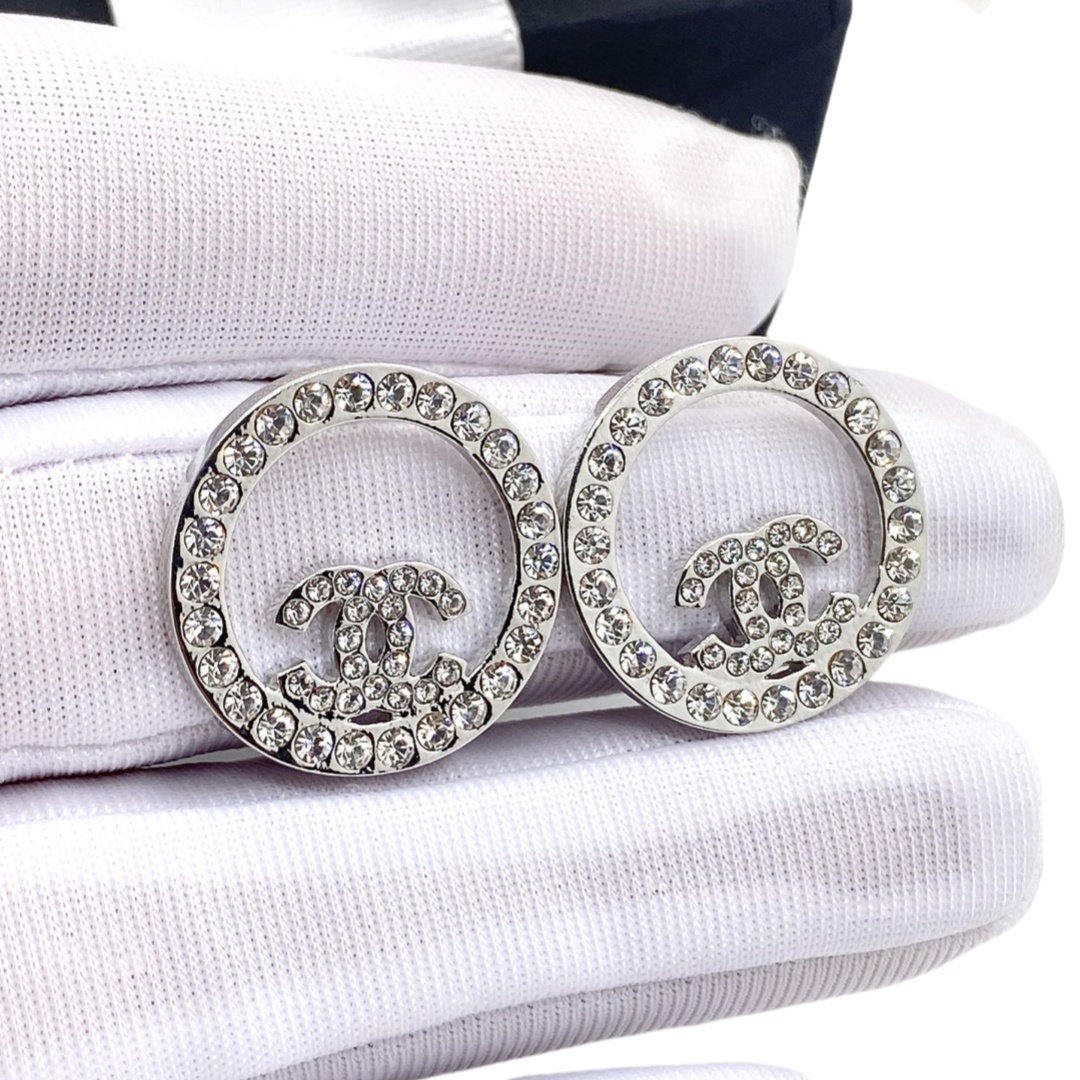 CCE461 Full crystal Round circular cc logo stud earring - ccjewelryacc