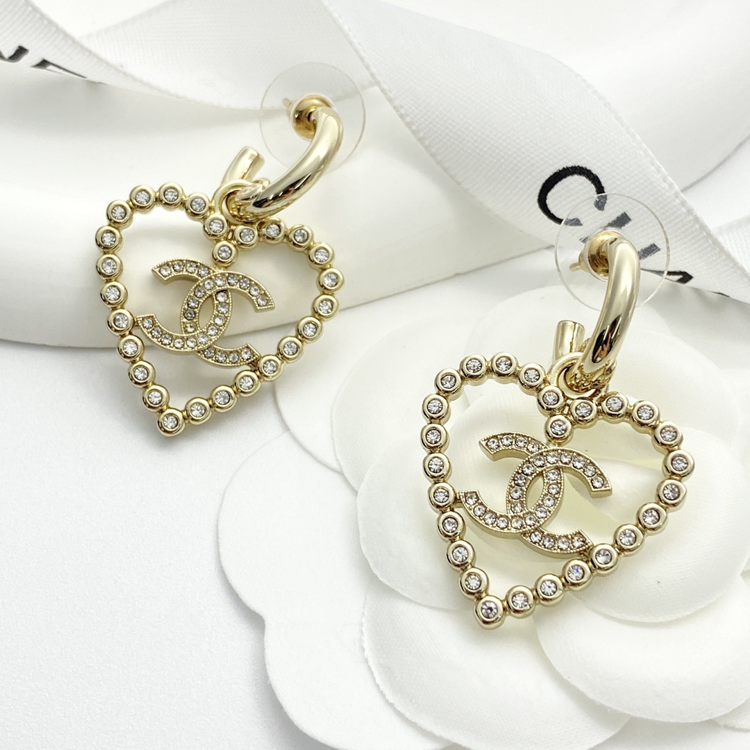 CCE283 Chanel 25p crystal hollow heart earrings - ccjewelryacc