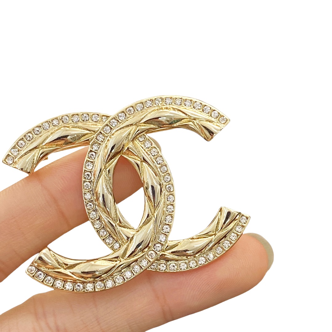 BCB187 Vintage Metal gold Quilted Lining embossment CC brooch - ccfashionjewelry