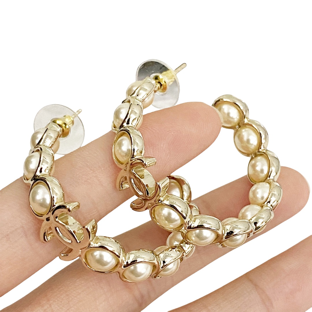 CCE868 Metal Resin pearls  cc logo Hoop earring - ccjewelryacc
