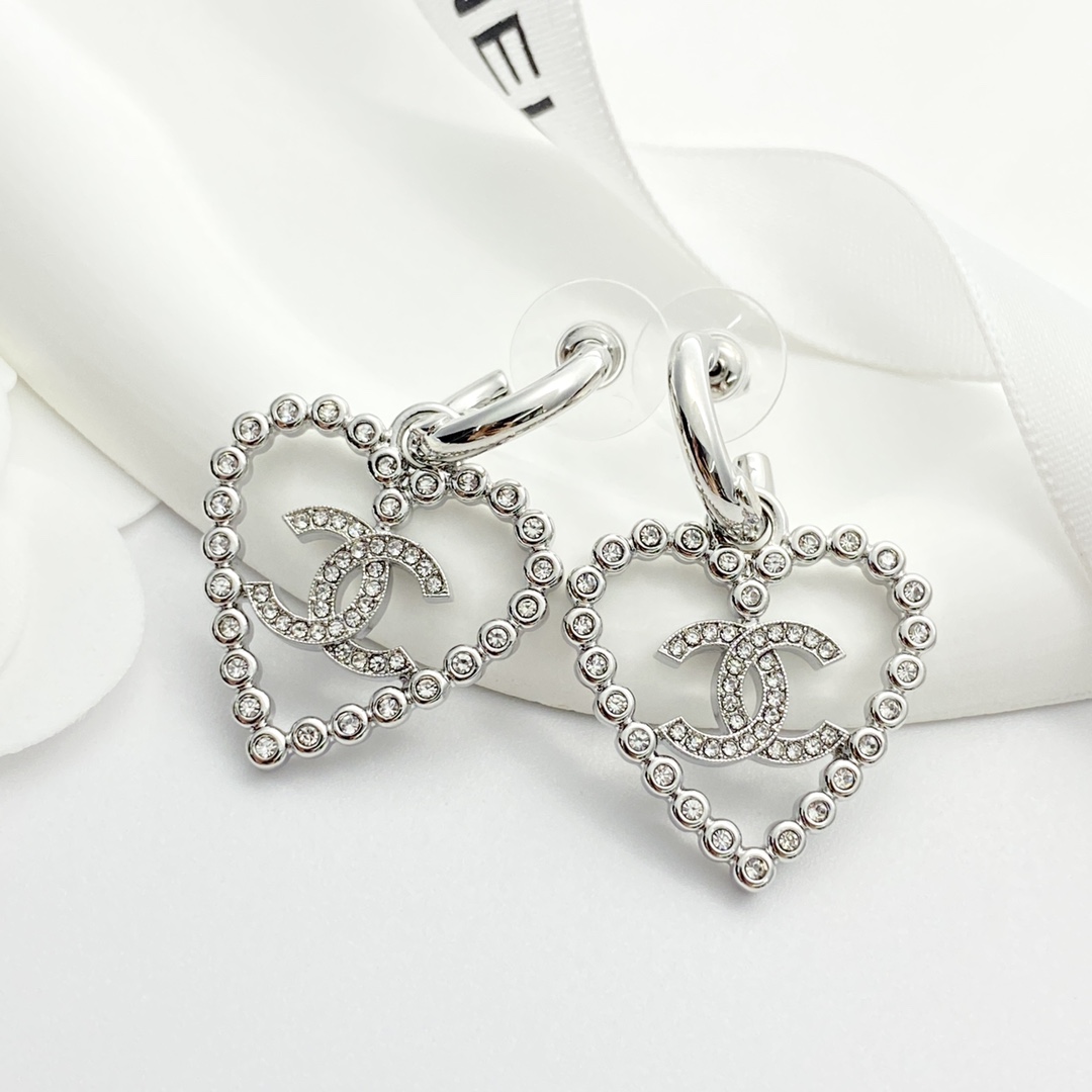 CCE283 Chanel 25p crystal hollow heart earrings - ccjewelryacc