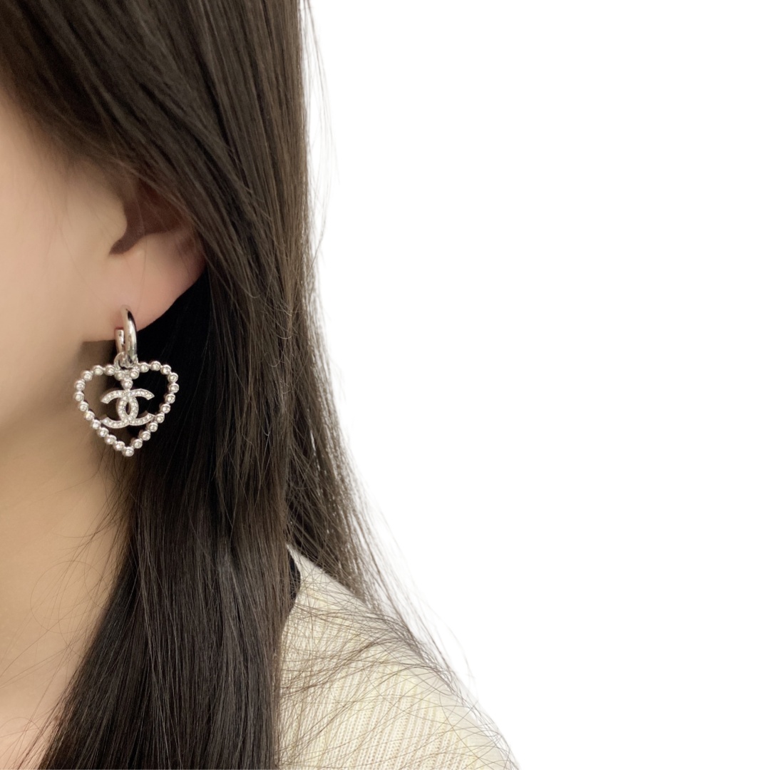 CCE283 Chanel 25p crystal hollow heart earrings - ccjewelryacc