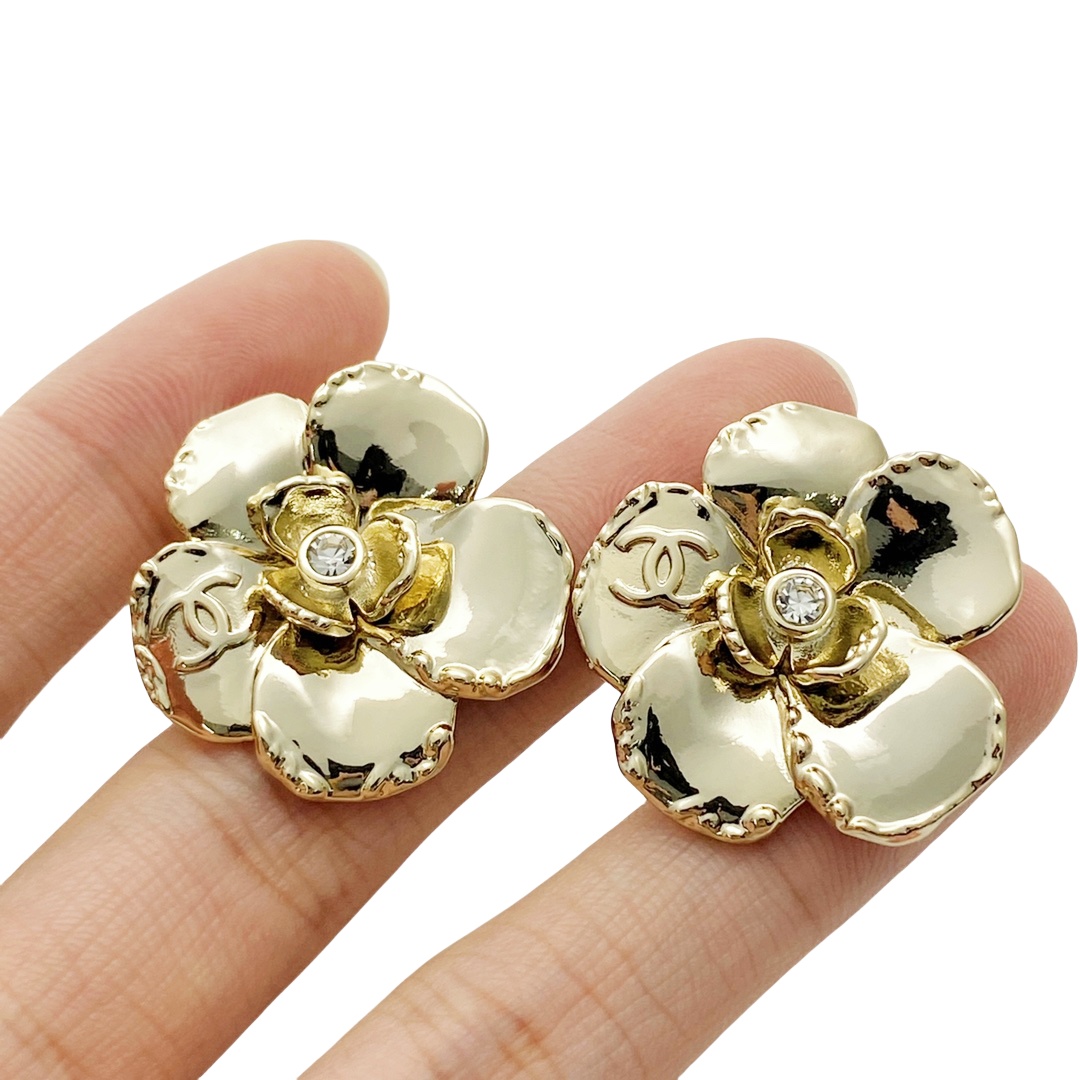 CCE285 Chanel Gold camellia stud earrings - ccjewelryacc